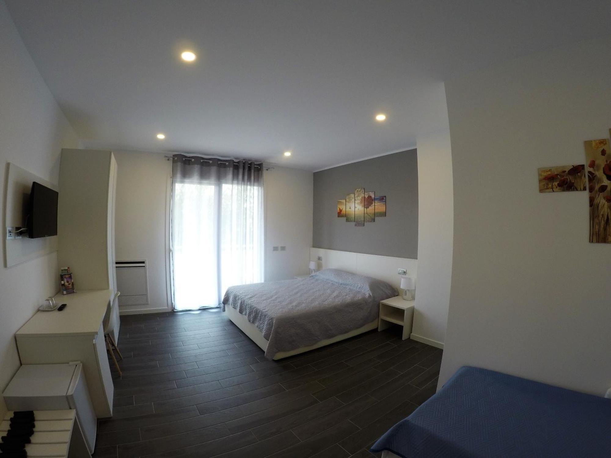 דסנזאנו דל גארדה B&B Villa Del Lago מראה חיצוני תמונה